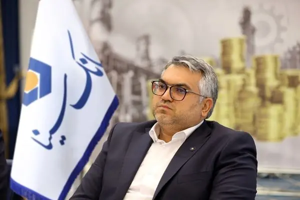 با جلب اعتماد مشتریان، از بانکداری رایج به سمت بانکداری متمایز و نوآور حرکت کنیم
