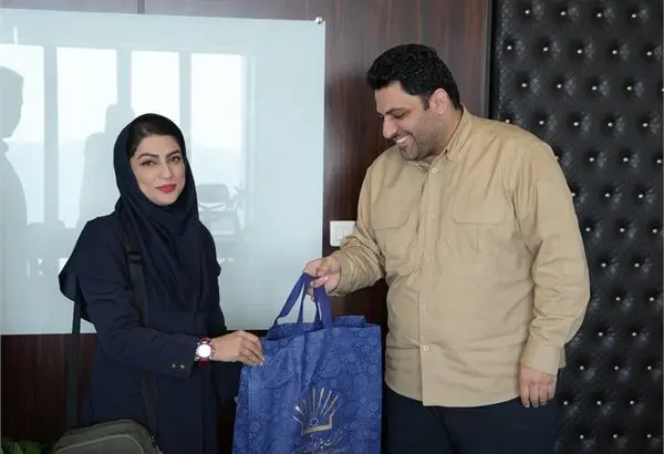 تقدیر مدیرعامل پتروشیمی مروارید از بانوی قهرمان جمی
