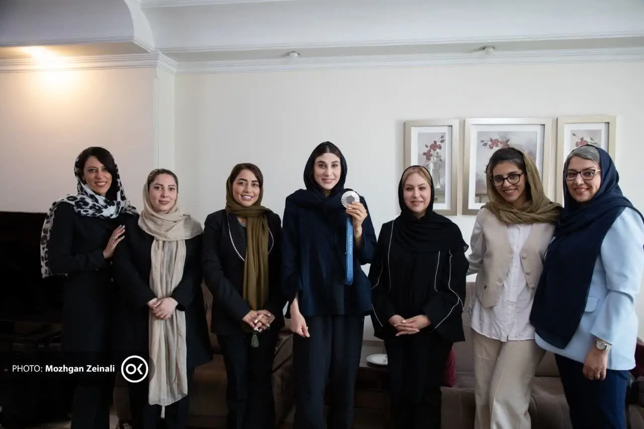 دیدار صمیمانه جمعی از بانوان افق کوروش با ناهید کیانی
