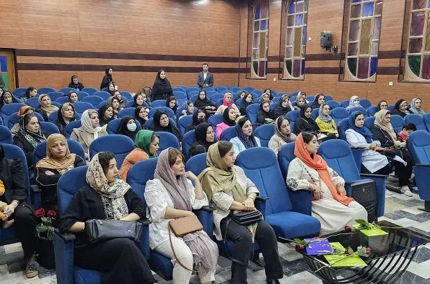 اولین کارگاه تخصصی و همایش آموزشی با عنوان خانواده قشنگ من، برای همسران پرسنل پتروشیمی فارابی برگزار شد
