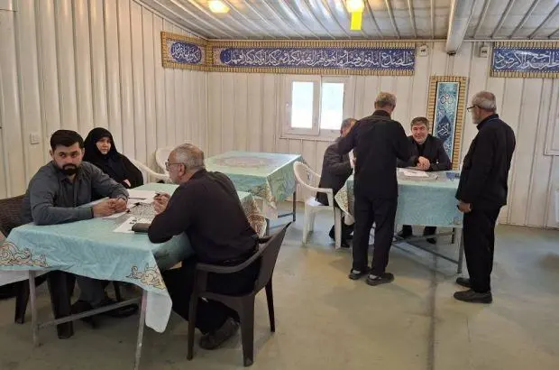 برپایی میز خدمت بیمه ایران در مصلای نماز جمعه تهران
