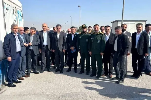بازدید مدیرعامل بیمه ایران از منطقه یکم نیروی دریایی سپاه در بندرعباس
