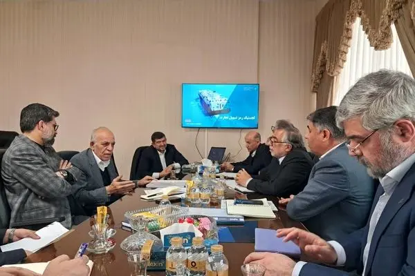 توافق ساخت ۴ شناور کانتینربر بین شرکت کشتیرانی و شرکت ایزوایکو
