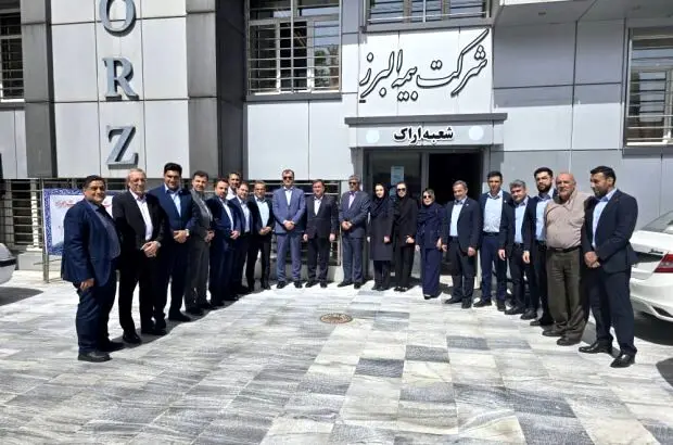 رضایت مندی بیمه گذاران و تکریم مشتریان محور توسعه شعب است

