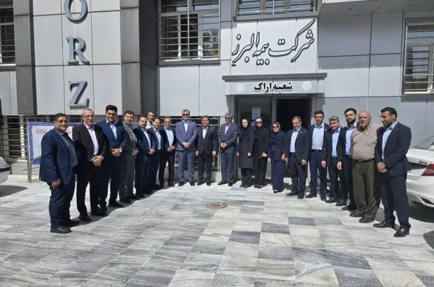 رضایت مندی بیمه گذاران و تکریم مشتریان محور توسعه شعب است

