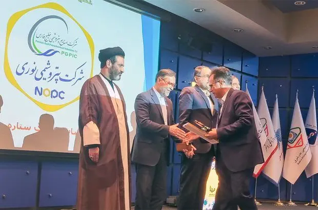 تندیس زرین ششمین جشنواره ملی صنعت سلامت محور به «نوری» اعطا شد
