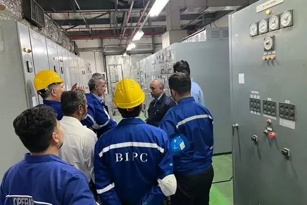 بازدید مدیرعامل پتروشیمی بندرامام از روند تعمیرات اساسی واحد آروماتیک
