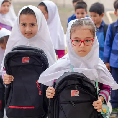 اهدای ۳۶۰۰ بسته لوازم التحریر به دانش آموزان مدارس بانک اقتصادنوین
