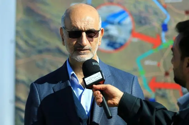 بازدید موثقی نیا از مخزن انتقال آب گل گهر سیرجان از خلیج فارس
