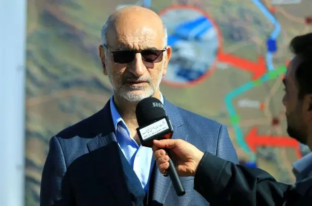 بازدید موثقی نیا از مخزن انتقال آب گل گهر سیرجان از خلیج فارس

