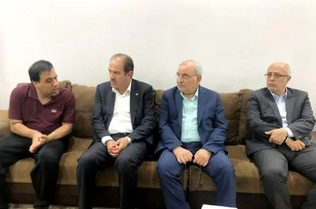 عیادت مدیرعامل بیمه آسیا از همکار شعبه اهواز
