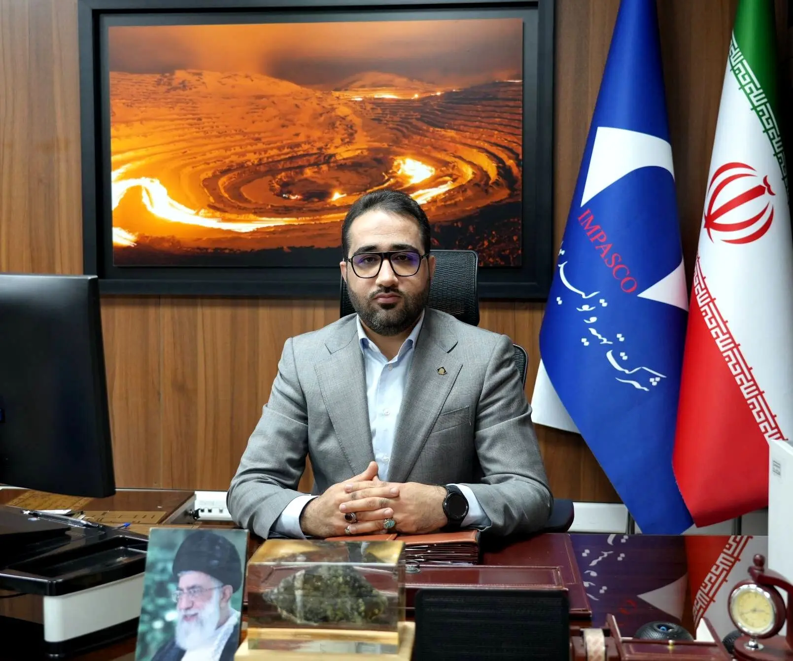 حراست پرچمی از بصیرت ملی و تعهد حرفه‌ای به نظام و کشور است
