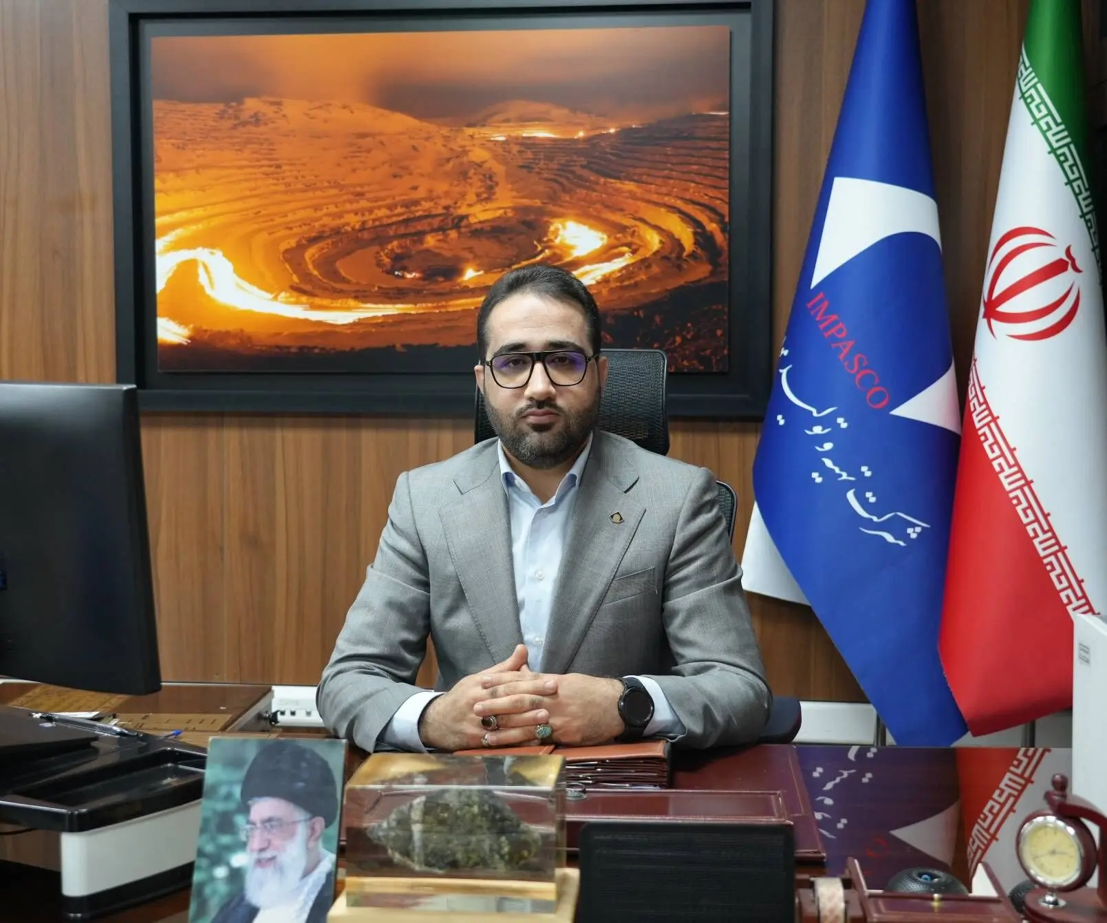حراست پرچمی از بصیرت ملی و تعهد حرفه‌ای به نظام و کشور است
