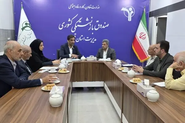 راه اندازی میز خدمت به بازنشستگان  توسط بیمه دی استان قم