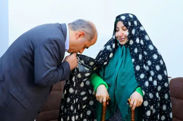 دیدار سرپرست بانک دی با «ننه زهرا»

