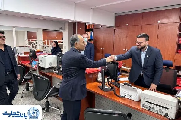 شعبه ارزی- ریالی چهار راه پارک میزبان مدیرعامل
