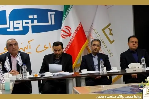تأمین سرمایه در گردش و احیای واحدهای صنعتی آسیب‌دیده در جنگ رمضان، اولویت بانک صنعت و معدن است
