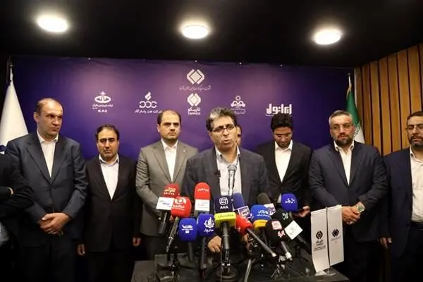 نشست خبری مدیرعامل شستا در غرفه شرکت نفت پاسارگاد در نمایشگاه بین‌المللی نفت تهران برگزار شد
