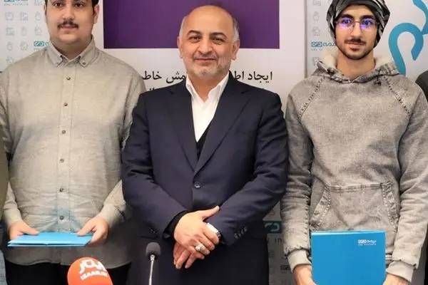 بیمه دی به طور کامل هوشمند سازی می شود/استفاده از نخبگان و المپیادی ها در دستور کار بیمه دی است
