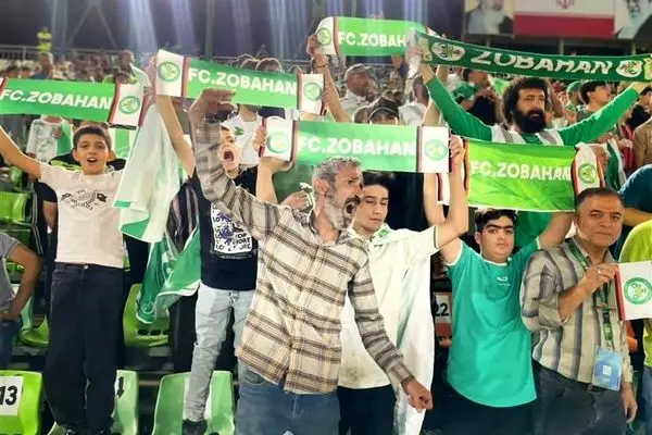 با وجود شکست اما حدادی فر و شاگردانش برای ارائه بازی خوب به شدت تشویق شدند
