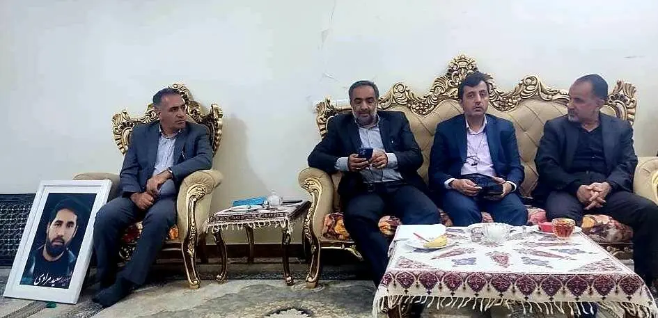 تجلیل از ایثار شهدا در دیدار مدیران بیمه دی با خانواده شهید پاسدار سعید مرادی
