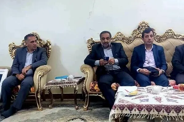 تجلیل از ایثار شهدا در دیدار مدیران بیمه دی با خانواده شهید پاسدار سعید مرادی
