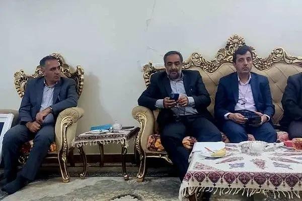 تجلیل از ایثار شهدا در دیدار مدیران بیمه دی با خانواده شهید پاسدار سعید مرادی
