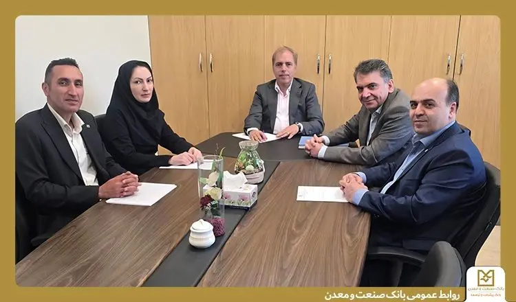 بازدید مدیران ارشد بانک صنعت و معدن از شعبه شهرکرد؛ تأکید بر اهمیت نقش کارکنان در تحقق اهداف بانک
