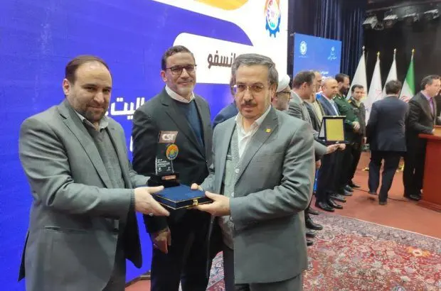 نشان منتخب مسئولیت اجتماعی استان زنجان به بانک مسکن رسید / عملکرد مسئولانه بانک مسکن در امور عمرانی
