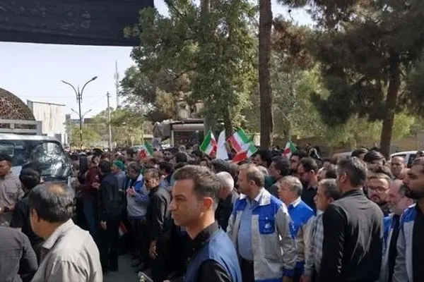 حضور پر شور کارکنان فولاد امیرکبیر کاشان در مراسم تشییع شهدای اقتدار، مبارزه با اسرائیل غاصب در کاشان

