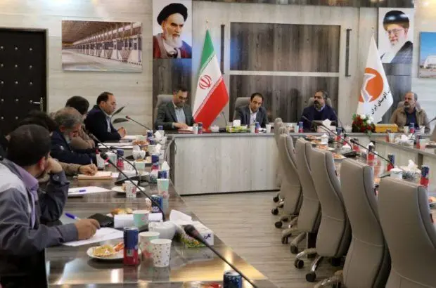 نشست صمیمی مدیر عامل و تعدادی از معاونین و مدیران با همکاران شاغل در شرکت آلومینای ایران به مناسبت ۱۲ آذر ، گرامیداشت روز جهانی معلولان
