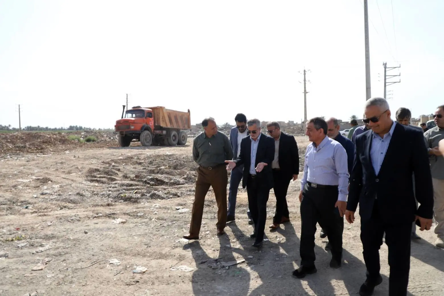 پرچم مقدس جمهوری اسلامی ایران بر فراز پایانه بین‌المللی شلمچه به اهتزاز درآمد
