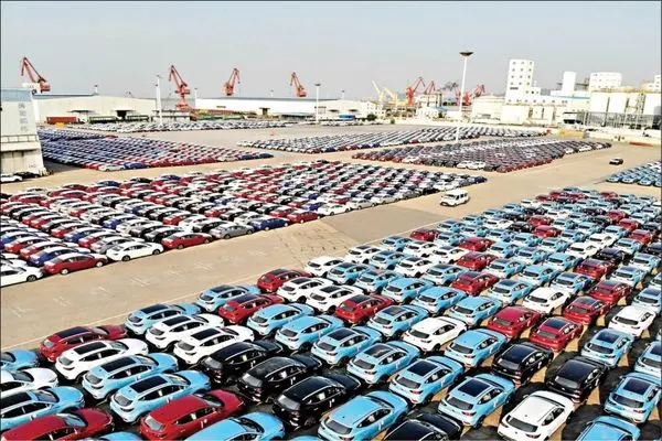 امکان واردات خودروهای بالای 2500 سی‌سی غیر آمریکایی با عمر 5 سال ساخت به مناطق آزاد