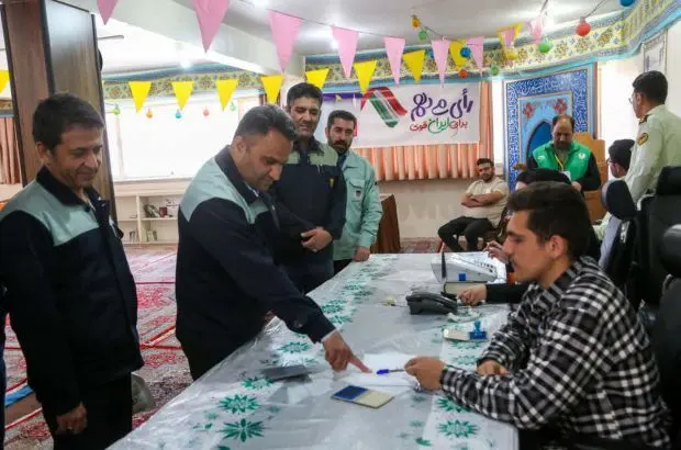 حضور پرشور تلاشگران ذوب آهن اصفهان پای صندوق های رای
