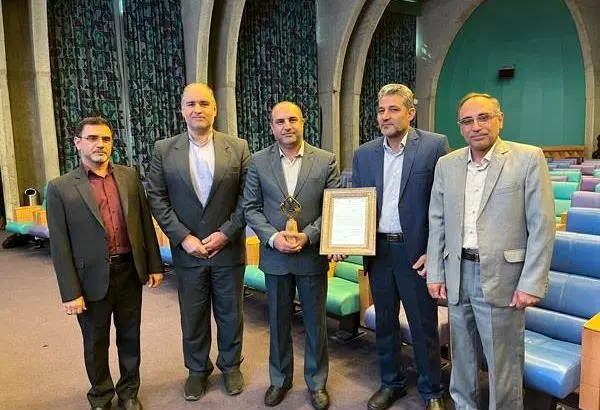 شرکت فولاد امیرکبیر کاشان به عنوان واحد نمونه استانی استاندارد در سال ۱۴۰۱ انتخاب شد