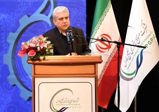 تأکید سورنا ستاری بر اهمیت فرهنگ توسعه و نوآوری در صنعت پتروشیمی
