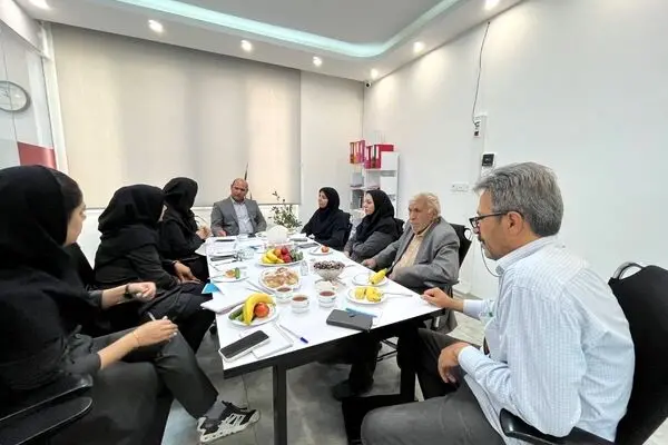 چالشهای موجود در بررسی خدمات بیمه ای  دی به بازنشستگان استان مرکزی بررسی شد