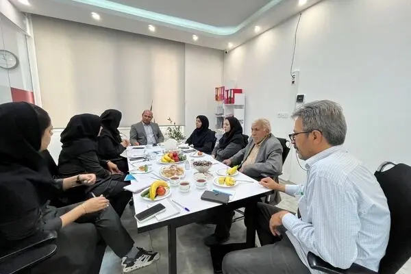 چالشهای موجود در بررسی خدمات بیمه ای  دی به بازنشستگان استان مرکزی بررسی شد