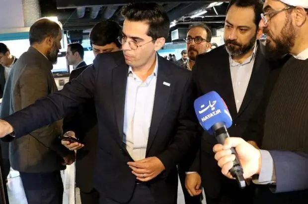 بازدید رئیس مرکز ارتباطات مردمی ریاست جمهوری از غرفه‌ی بیمه دی
