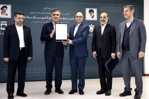 تقدیر رئیس کل بانک مرکزی از مدیرعامل بانک ملت
