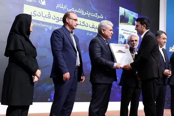 کتب تخصصی تدوین‌شده توسط همکاران هلدینگ خلیج‌فارس رونمایی شد
