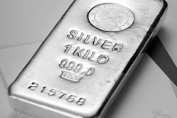 نقره، طلا و سکه را جا گذاشت؛ نفس دلار حبس شد 