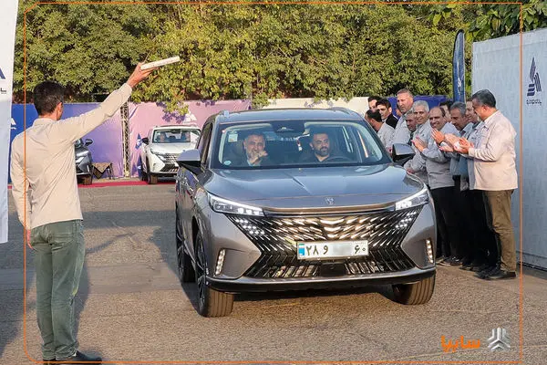 تحویل خودرو رووی eRX5 آغاز شد
