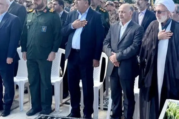 عطرافشانی گلزار شهدای ساری با حضور رئیس بنیاد شهید و امور ایثارگران کشور و مدیرعامل بیمه دی
