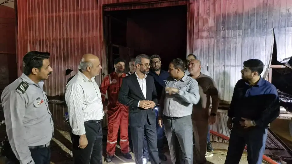 بازدیدمدیرعامل سازمان منطقه آزاد اروند از محل آتش سوزی انبار بازار اروند

