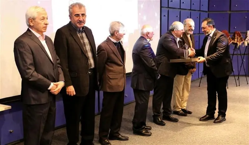 بالاترین سطح جایزه نوزدهمین جشنواره ملی انتشارات روابط عمومی به فولاد مبارکه رسید
