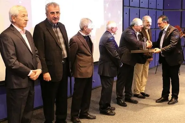 بالاترین سطح جایزه نوزدهمین جشنواره ملی انتشارات روابط عمومی به فولاد مبارکه رسید
