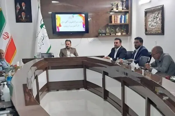 نشست مشترک بیمه دی و رؤسای کانون‌های بازنشستگان کشوری خراسان جنوبی