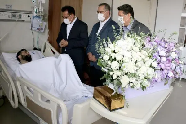 همراهی بیمه دانا با حمید هیراد در روزهای درمان
