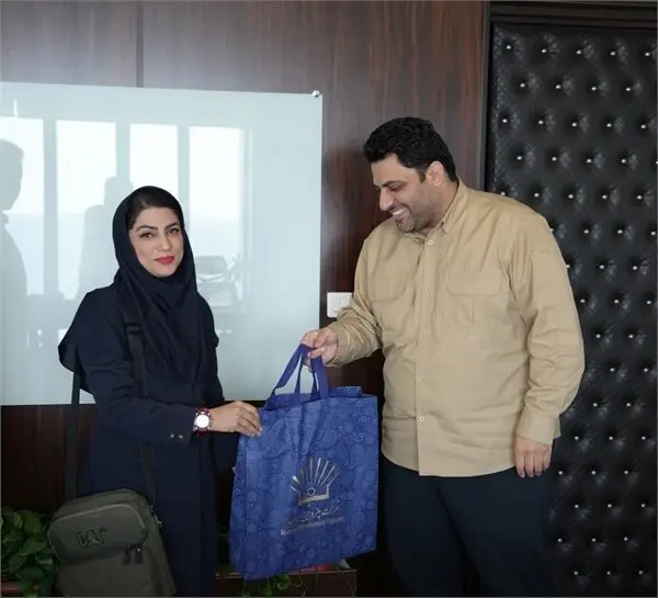 تقدیر مدیرعامل پتروشیمی مروارید از بانوی قهرمان جمی
